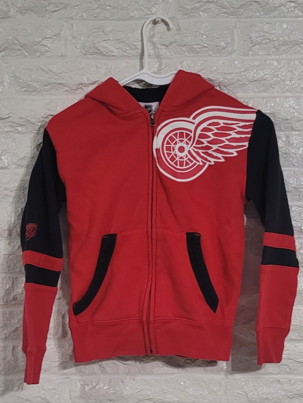 Detroit Red Wings Full-Zip Hoodie – Red/Black – Size Youth Small